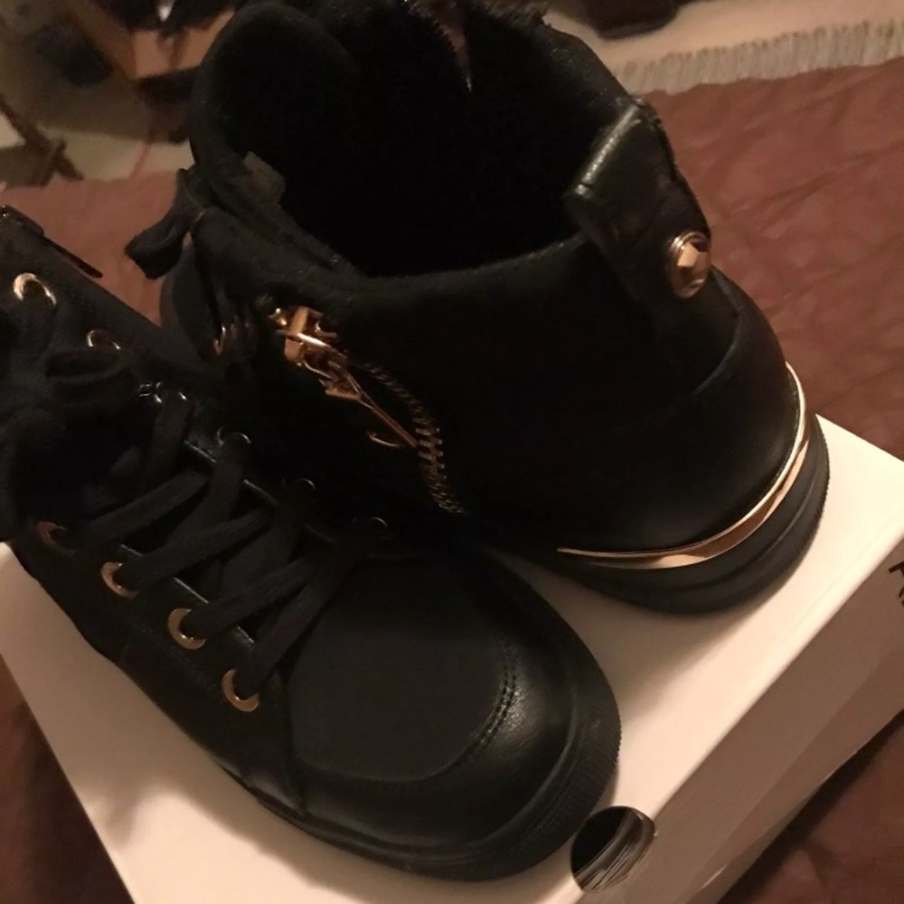 Aldo women’s fashion sneakers